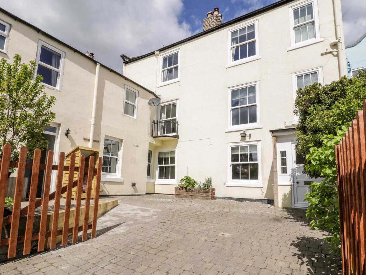 Laurel House Villa Whitby Bagian luar foto