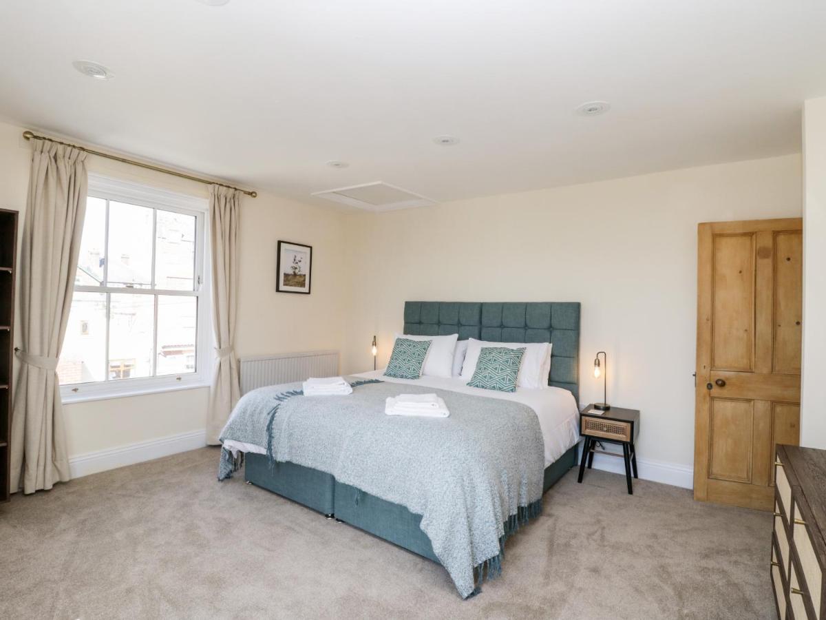 Laurel House Villa Whitby Bagian luar foto