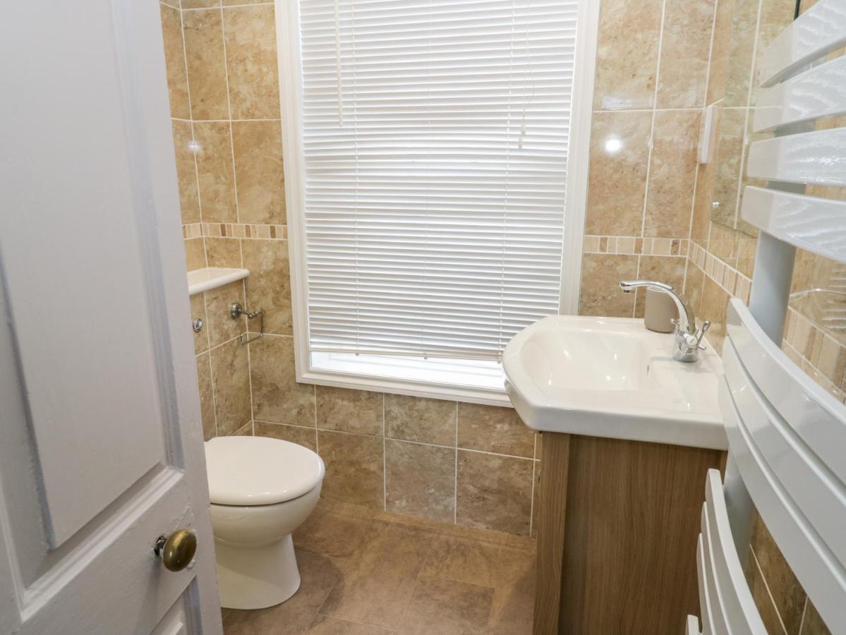 Laurel House Villa Whitby Bagian luar foto